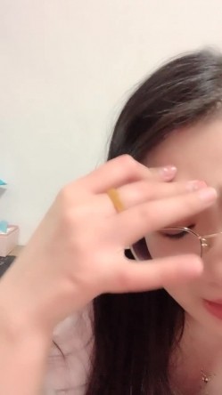 《稀缺资源重磅》猎奇圈内部分享热门视频极品大奶子哺乳期的奶妈疯狂露出自摸挑逗赚奶粉钱 截图11