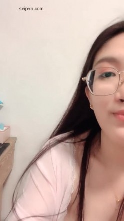 《稀缺资源重磅》猎奇圈内部分享热门视频极品大奶子哺乳期的奶妈疯狂露出自摸挑逗赚奶粉钱 截图12