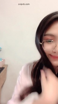 《稀缺资源重磅》猎奇圈内部分享热门视频极品大奶子哺乳期的奶妈疯狂露出自摸挑逗赚奶粉钱 截图14