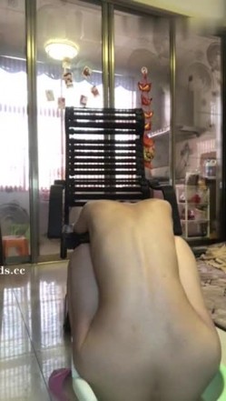 字母圈调教大神【Actor4444】露脸小母狗，各种虐阴虐菊啪啪，花样多手法奇特 截图6