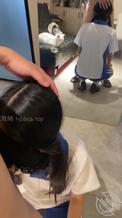 【少妇控必备】，24万粉约炮大神【小兽先生】付费钻石贴，趁少妇人妻老公外出，熘去她家，爆肏秘书装的骚妻 截图1