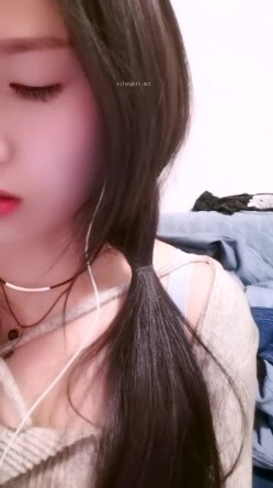 极品颜值骚妇，【小水泡萝卜】跳蛋S逼，粉丝互动，淫声都能听射，窃窃私语，勾魂摄魄娇喘 截图5