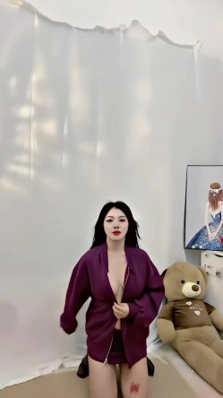 青春无敌，抖音风艺校美少女【杨晓花】定制福利，露脸露点，各种热门BGM裸舞 截图12