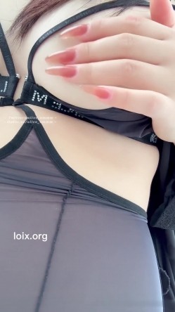 【olive】国产自慰淫语诱惑高潮白浆骑乘肥臀无毛假阳具特写黑丝 截图5