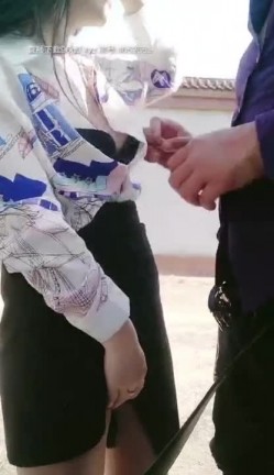 风骚少妇老板娘 野外车震 激情舌吻扣逼 坐在跨上啪啪 丰臀诱惑 截图5