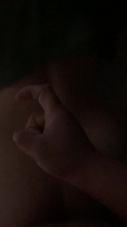 大神的绿奴母狗们，车震户外露出，滴蜡后入打开门看着邻居走廊大战，楼道做爱，威武刺激哦 22V流出！ 截图4