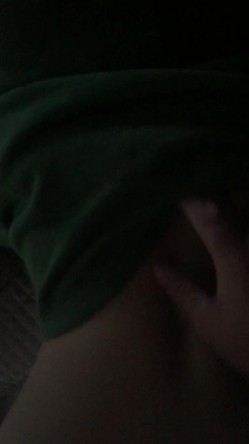 大神的绿奴母狗们，车震户外露出，滴蜡后入打开门看着邻居走廊大战，楼道做爱，威武刺激哦 22V流出！ 截图13