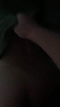 大神的绿奴母狗们，车震户外露出，滴蜡后入打开门看着邻居走廊大战，楼道做爱，威武刺激哦 22V流出！ 截图16