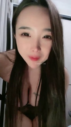 纯天然爆乳女神 ️【极品模特】与土豪夜夜狂操~无套吞精~浪叫呻吟 ️极限诱惑！ 截图1