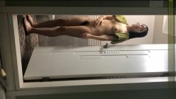 拍苗条小女友洗澡！还不好意思 用手捂住BB不让拍 截图12