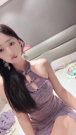 舞蹈系校花，终于露脸了，【小鹿大秀】，这么漂亮的脸蛋，居然还会喷，天生的床上尤物，值得一撸！ 截图8