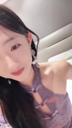 舞蹈系校花，终于露脸了，【小鹿大秀】，这么漂亮的脸蛋，居然还会喷，天生的床上尤物，值得一撸！ 截图15