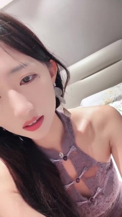 舞蹈系校花，终于露脸了，【小鹿大秀】，这么漂亮的脸蛋，居然还会喷，天生的床上尤物，值得一撸！ 截图16