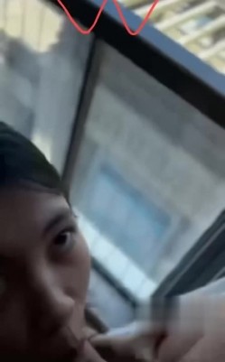 湖南师大学生妹刘若莹约炮视频流出 深喉吞屌被操到崩溃 后入骑乘猛揉阴蒂 娇喘呻吟诱惑到爆 截图2