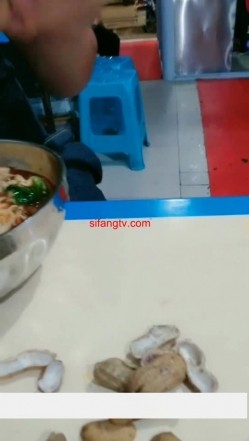 『光头强砍树』横扫重庆站街女 和兄弟一起3P骚货搞事 专业搞骚女 玩太嗨直接内射 操完逼吃小吃 高清完整版 截图15