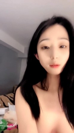 航空美女模特菲菲的极品大蝴蝶逼，特写展示精彩大秀直播，淫声荡语不断，揉奶玩逼道具抽插，表情好骚好刺激 截图9