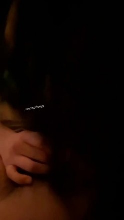 清纯又野性的大奶反差美女大学生，跪地口交，技术生涩，鸡巴被舔的通红，无套插入女上骑乘 截图12