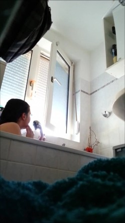 装个摄像头拍到白虎妹纸洗澡 截图10