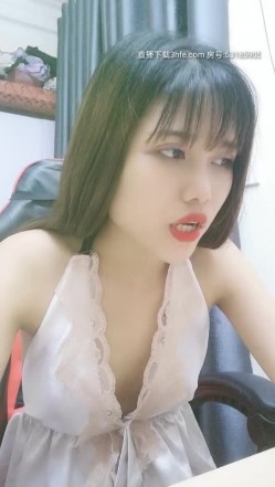 越南小美女白丝情趣做起爱来一点不含煳，跟大哥床上各种姿势啪啪，口活给力非常耐操，把小哥都累坏了 截图14