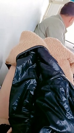 【靓丽女老师】火车下铺妹子在自慰，旁边的大爷大妈不少，太刺激了 截图14
