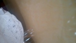 无良家长在学校礼堂偷拍老师风骚花内裤，屁股真大都快包不住了 截图8