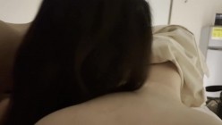 云盘高质露脸A级泄密，大学美女男生寝室做爱，被男友调教成小母狗全裸勇闯男厕所，主打真实刺激 截图2