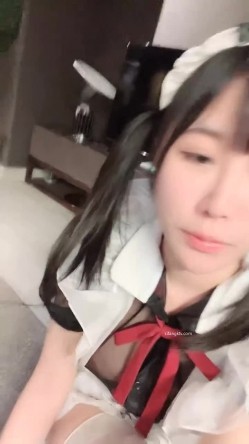 【京鱼儿】19岁童颜巨乳 女仆学生制服 道具自慰 流白浆 ！高人气19岁学生妹 白皙大奶！！ 截图1