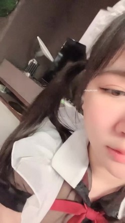 【京鱼儿】19岁童颜巨乳 女仆学生制服 道具自慰 流白浆 ！高人气19岁学生妹 白皙大奶！！ 截图6