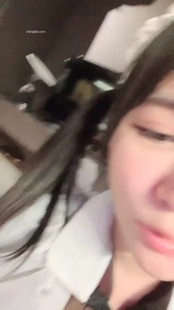 【京鱼儿】19岁童颜巨乳 女仆学生制服 道具自慰 流白浆 ！高人气19岁学生妹 白皙大奶！！ 截图15
