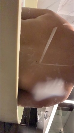 “FUCK！我操！我操！太爽啊，操！太爽了！啊~”某约炮大神专约女留学生，极品学生妹被干的高潮爽到直爆粗口 截图13