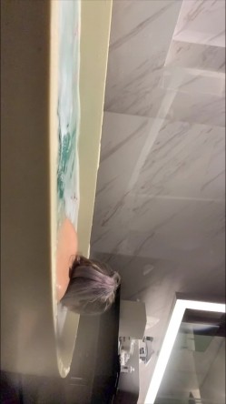 “FUCK！我操！我操！太爽啊，操！太爽了！啊~”某约炮大神专约女留学生，极品学生妹被干的高潮爽到直爆粗口 截图15