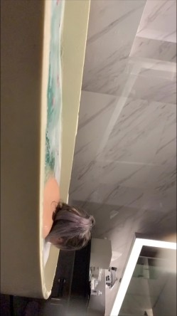 “FUCK！我操！我操！太爽啊，操！太爽了！啊~”某约炮大神专约女留学生，极品学生妹被干的高潮爽到直爆粗口 截图16