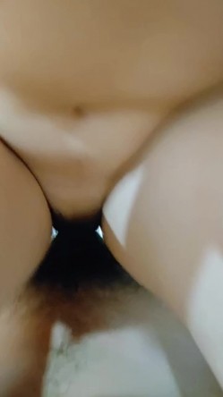 露脸极品反差女大生，高颜值女神级别【雪儿】私拍，穿衣和脱衣判若两人，放尿车震道具自摸被金主无套各种输出 截图15