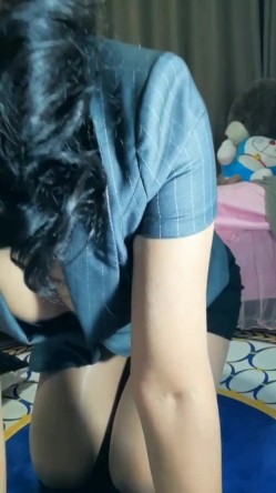 风韵犹存的熟女阿姨，让我见识到了 即使不脱不大秀，全凭本能散发的妩媚肢体喘息 若隐若现，真正的调情师奶！ 截图9