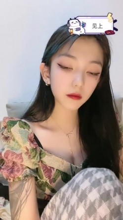 B站反差福利姬【黑丝小妈】直播双视角 私拍福利 截图3