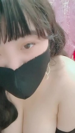 【夜袭少妇】G奶少妇! 巨乳肥臀 丝袜掰穴自慰 无套狂干 截图6