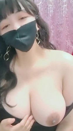 【夜袭少妇】G奶少妇! 巨乳肥臀 丝袜掰穴自慰 无套狂干 截图8