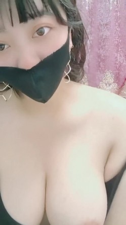 【夜袭少妇】G奶少妇! 巨乳肥臀 丝袜掰穴自慰 无套狂干 截图12