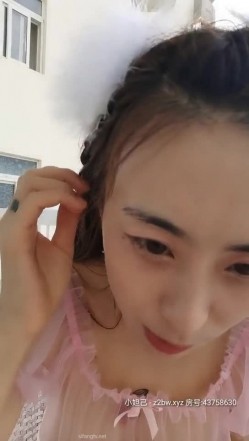 大表姐-风情别墅阳台 ️我现在约1对1不太多，基本都是群P，一两个人停下来不知道干啥会无聊，三个人就会解锁很多姿势。尿尿姨妈血，大战！ 截图9
