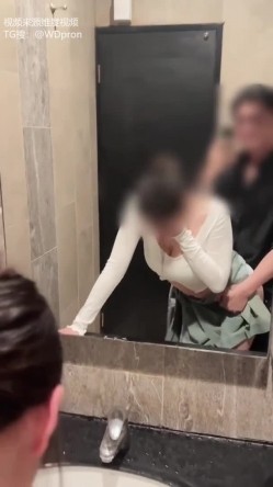 专攻高颜值网红台湾泡良大神「郑原创」跟夜店认识的女生趁女伴喝醉在旁大胆偷情，KTV厕所上了朋友的F奶女友.. 截图9