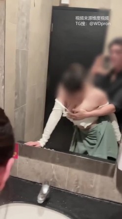 专攻高颜值网红台湾泡良大神「郑原创」跟夜店认识的女生趁女伴喝醉在旁大胆偷情，KTV厕所上了朋友的F奶女友.. 截图16