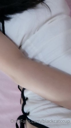 国产清纯美足M小母狗「BlackCatluna」OF露脸私拍 反差婊欲求不满自慰足交性爱多人啪啪 截图5