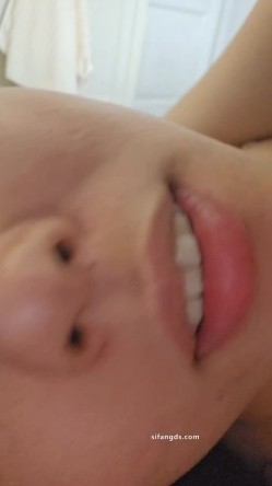 顶级淫妻博主，【曼曼奇】老婆露脸，露出，调教，多P，酒店深夜露出，马路景区，玩得超刺激 截图2