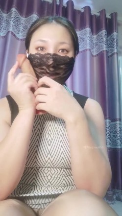 反差女教师，因为老公不行，勾搭学生干出格的事情，被大鸡巴干出了高潮脸！ 截图5