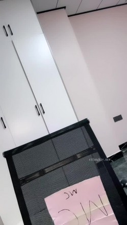 人气女神来袭，明星颜值，大美女，广州大学生，身材曼妙前凸后翘，白浆从洞洞流出的画面好震撼，推荐！ 截图1