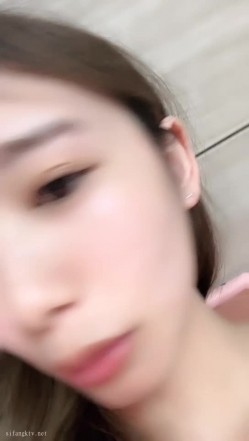 人气女神来袭，明星颜值，大美女，广州大学生，身材曼妙前凸后翘，白浆从洞洞流出的画面好震撼，推荐！ 截图6