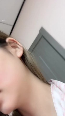 人气女神来袭，明星颜值，大美女，广州大学生，身材曼妙前凸后翘，白浆从洞洞流出的画面好震撼，推荐！ 截图8