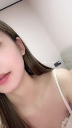 人气女神来袭，明星颜值，大美女，广州大学生，身材曼妙前凸后翘，白浆从洞洞流出的画面好震撼，推荐！ 截图9