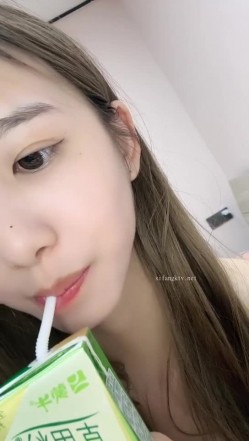 人气女神来袭，明星颜值，大美女，广州大学生，身材曼妙前凸后翘，白浆从洞洞流出的画面好震撼，推荐！ 截图13
