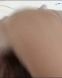 穷人女神富人母狗，颜值气质天花板奶茶【你的阿莓】土豪定制，自抠放尿大姨妈洗澡各种展示极度反差 截图6